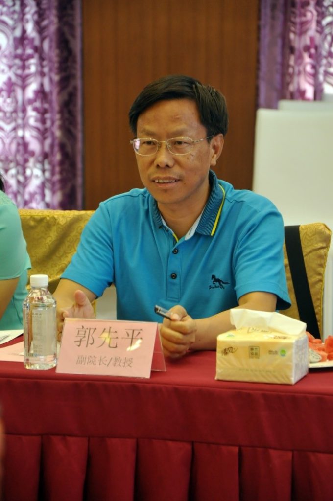 圖3 中山大學(xué)數(shù)學(xué)學(xué)院副院長郭先平教授發(fā)言