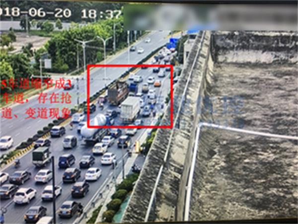 圖3 5車道縮窄導(dǎo)致的車輛搶道、變道現(xiàn)象
