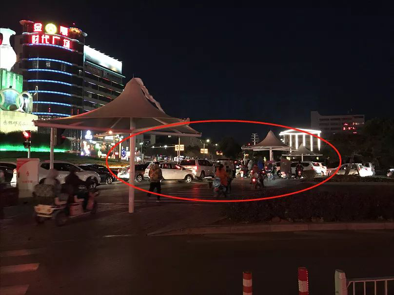 圖4對放相位車流沖突，人車沖突 