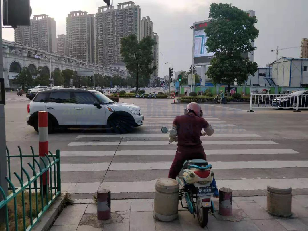 圖4 直行機(jī)動車與行人沖突示意圖