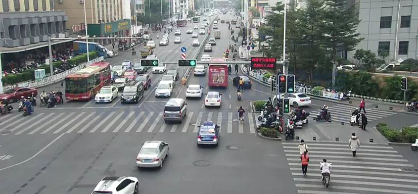 圖9 路口信號燈燈控實(shí)拍圖（優(yōu)化后）