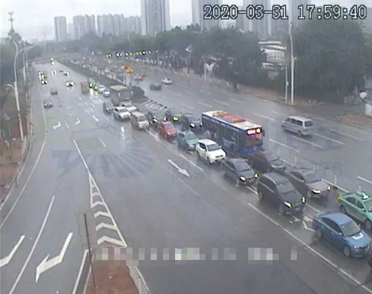 圖3 南進口掉頭車輛排隊長，阻擋左轉(zhuǎn)車（優(yōu)化前）