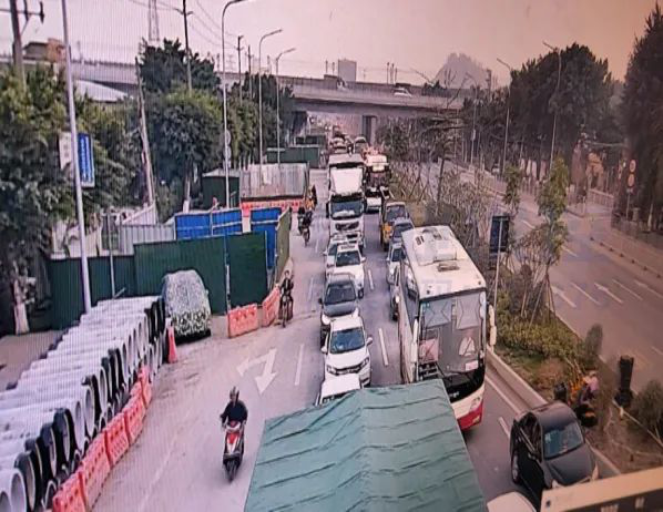 圖4 南進(jìn)口晚高峰直行車排隊長度