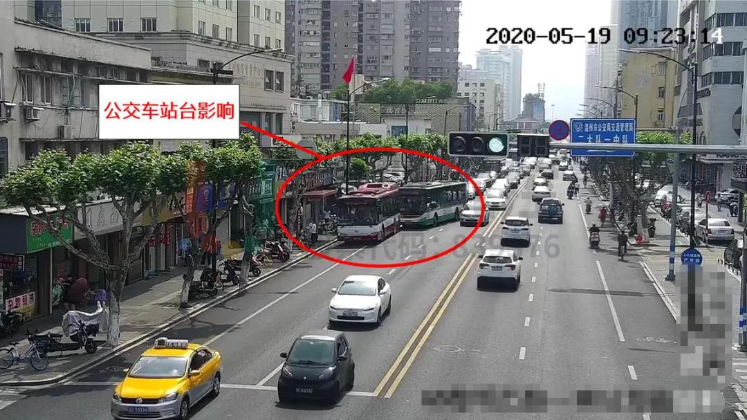 圖4 公交車?？空竞笳加密嚨? width=