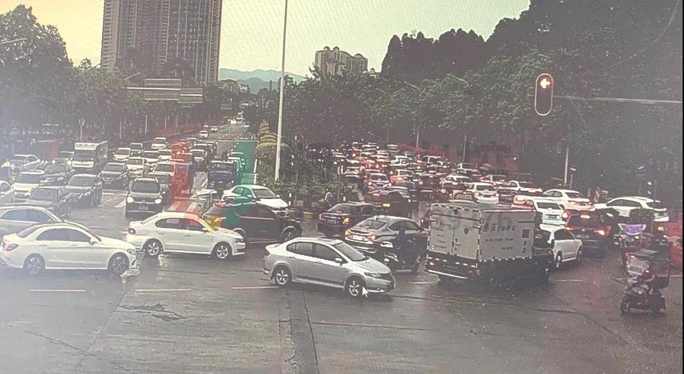 圖4 荔景大道-府佑路口西進口車流回溢