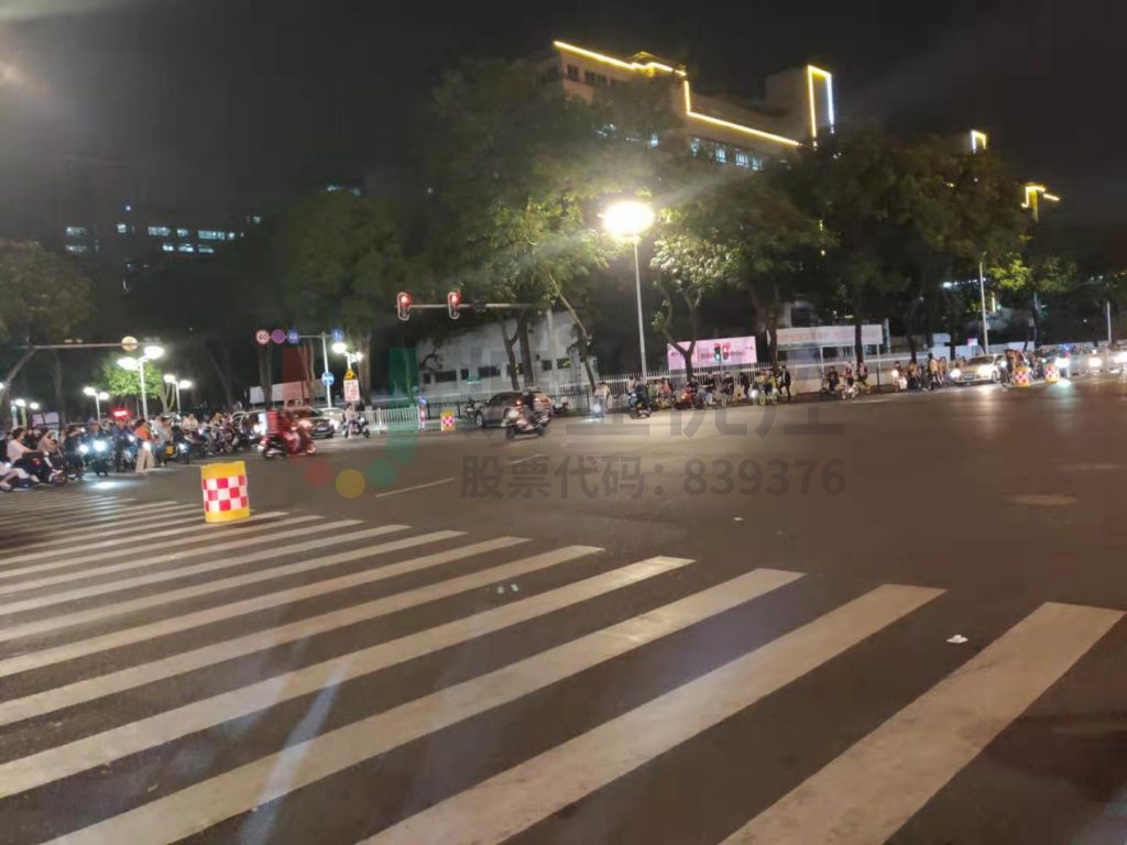 圖23 路口高峰時(shí)段交通秩序良好（優(yōu)化后）