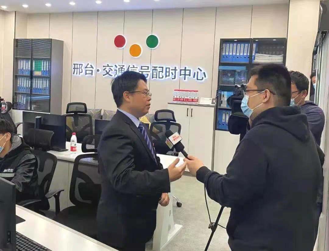 圖3 振業(yè)優(yōu)控CEO陳寧寧博士接受媒體采訪