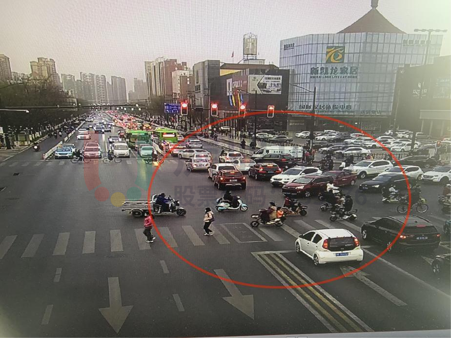 圖2 晚高峰東進口借道左轉(zhuǎn)車道使用率低