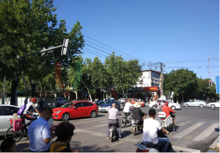 圖5 非機(jī)動(dòng)車提前進(jìn)入路口