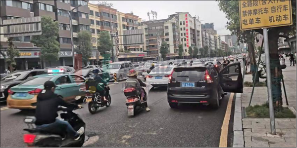 圖7 南出口車輛臨時?？坑绊懯疽鈭D