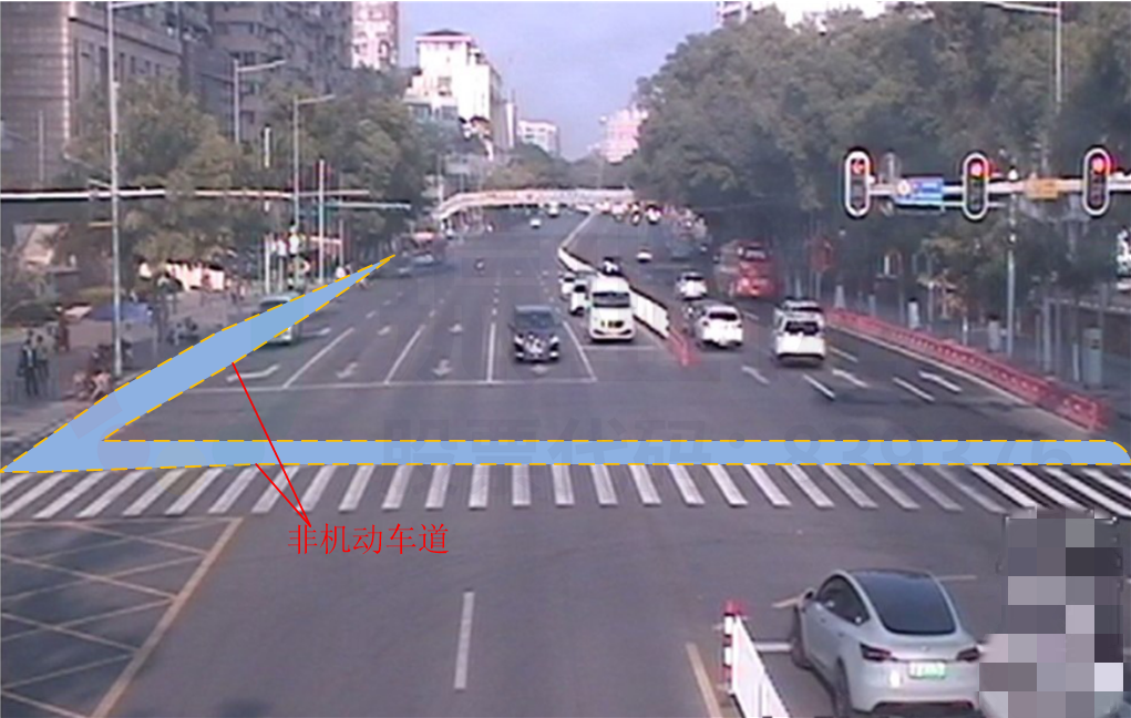 圖11 路口增設(shè)非機(jī)動車道