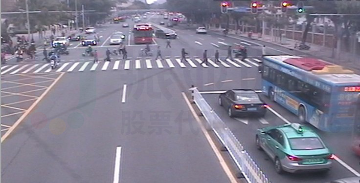 圖17 優(yōu)化后行人行人過街和非機(jī)動車通行情況